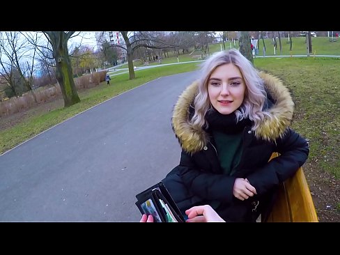 ❤️ Swallows hot cum coigreach airson airgead - blowjob anns a 'phàirc le Eva Elfie ❤️ Porn dachaigh leinn ❌️